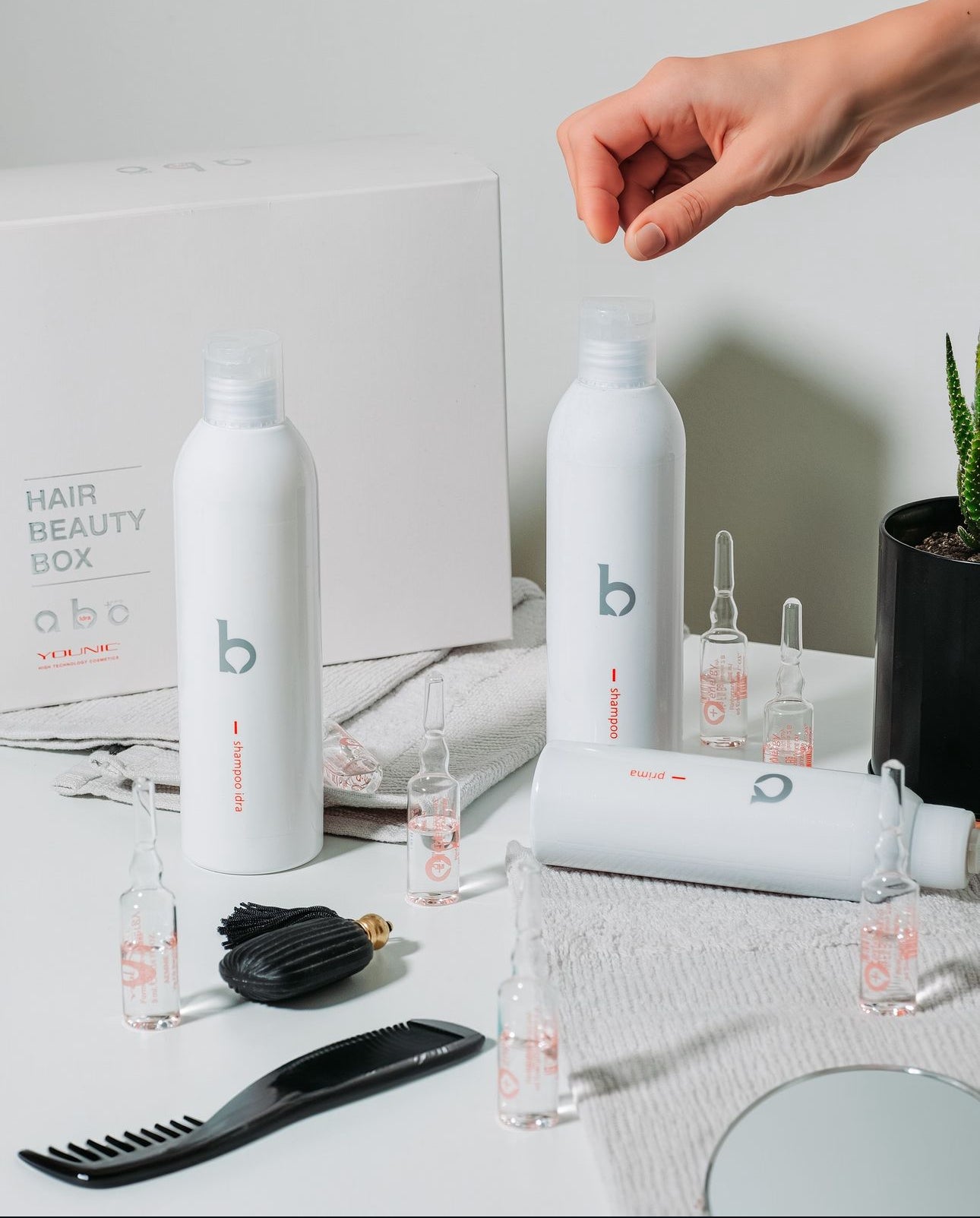 YOUNIC Ampollas Anticaida 12 x 5 ml + Champú Hidratante B